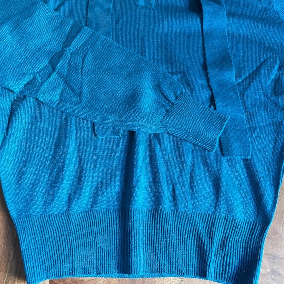 Vintage 70’s NWT Made in Korea Blue Acrylic Pussy Bow Sweater Size M - Picture 3 of 6